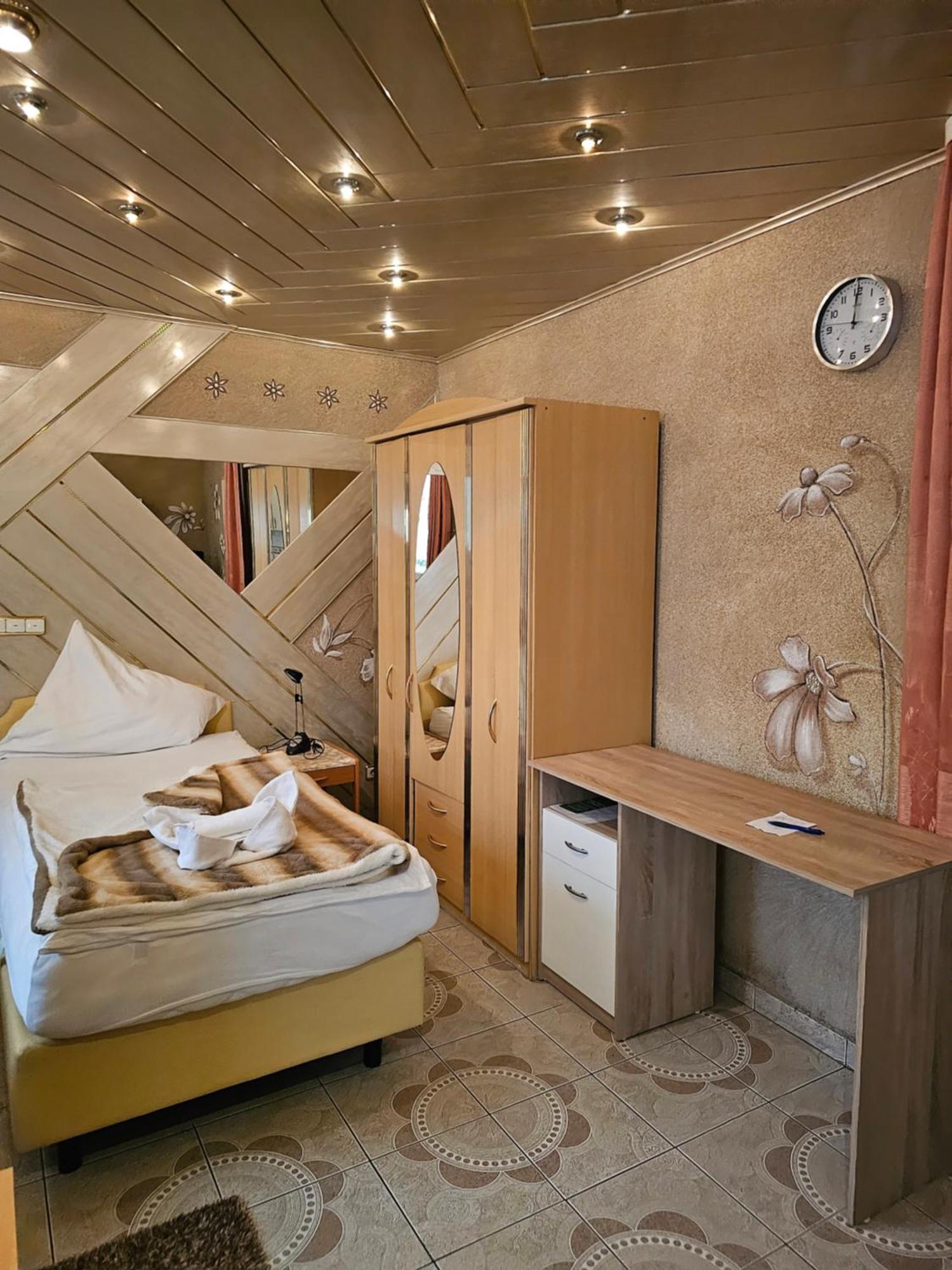 Hotel Tenne Viernheim Eksteriør bilde