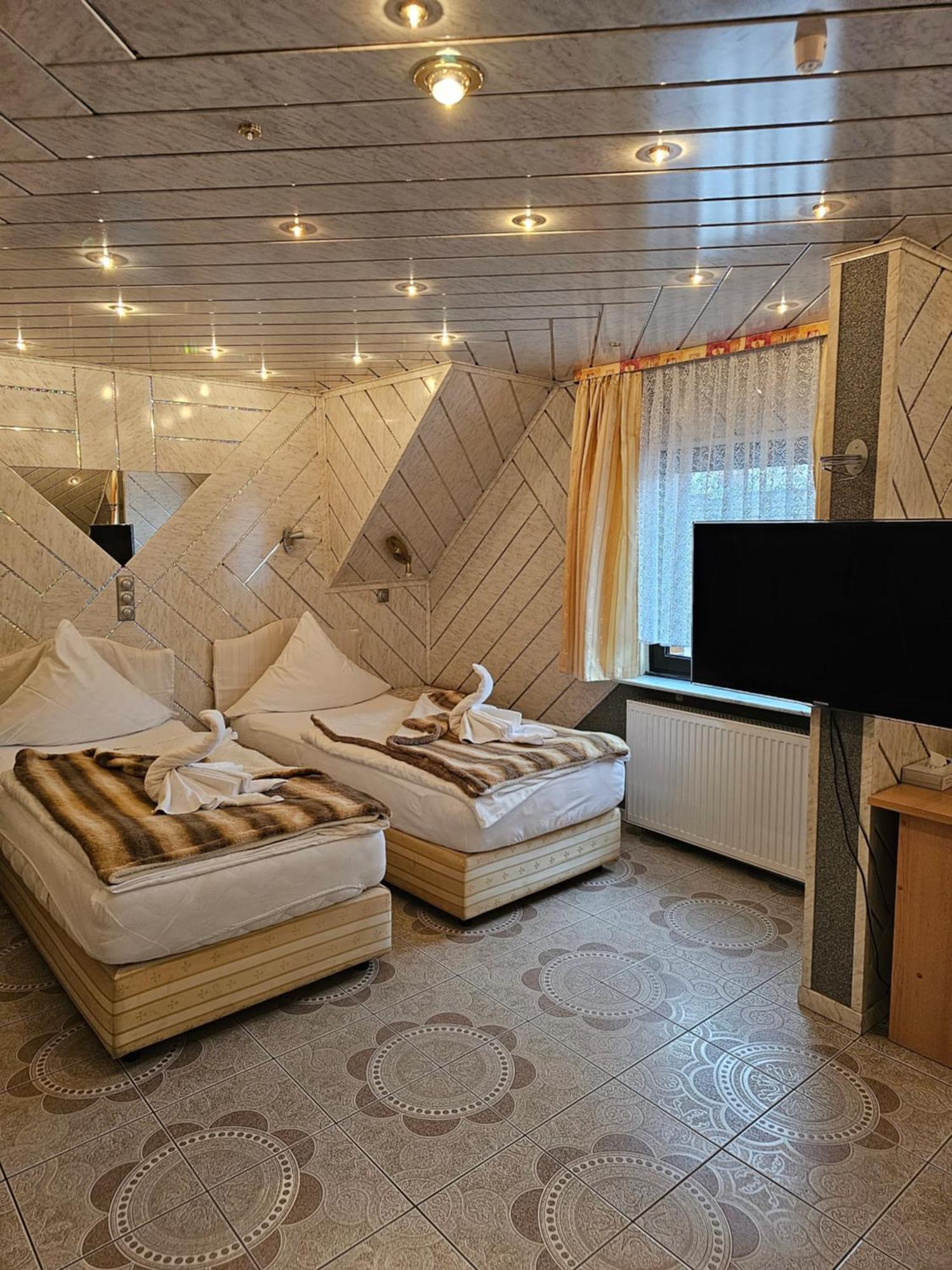 Hotel Tenne Viernheim Eksteriør bilde
